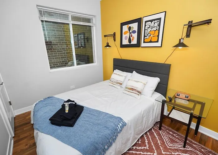 Modern 3br Retreat Near United Center & West Loop Chicago